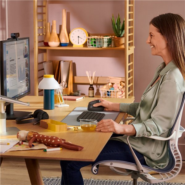 LOGITECH LIFT VERTICAL ERGONOMIC MOUSE - GRAPHITE - Image 3