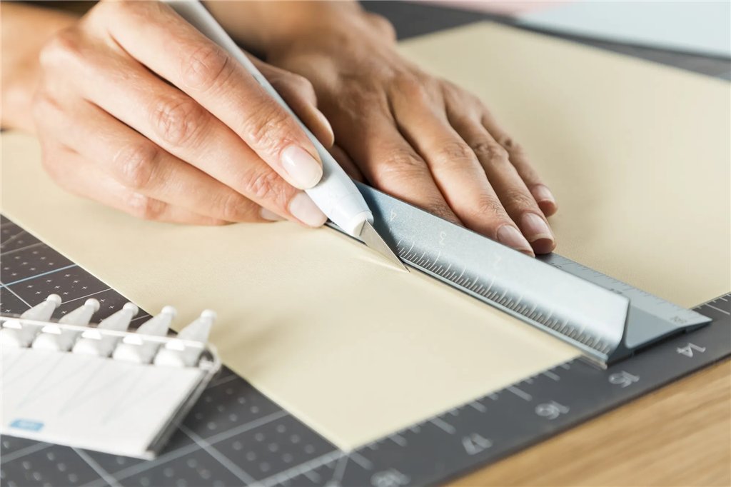 2004843 - Cricut TrueControl Knife Kit (Blue) with 5x spare blades .