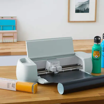 2008338 Cricut Explore 3 Cuts 100+ materials Cuts 3.6m in one go Bluetooth & Wifi Supports Smart Material