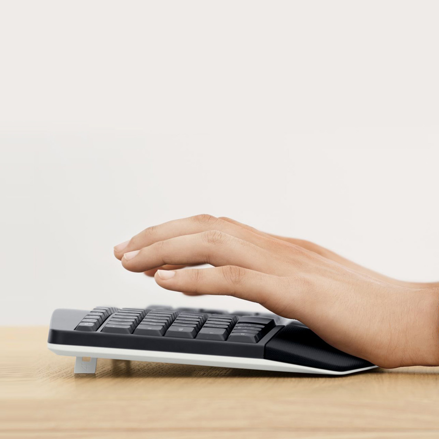 Logitech Mk850 Performance Keyboard - Image 47