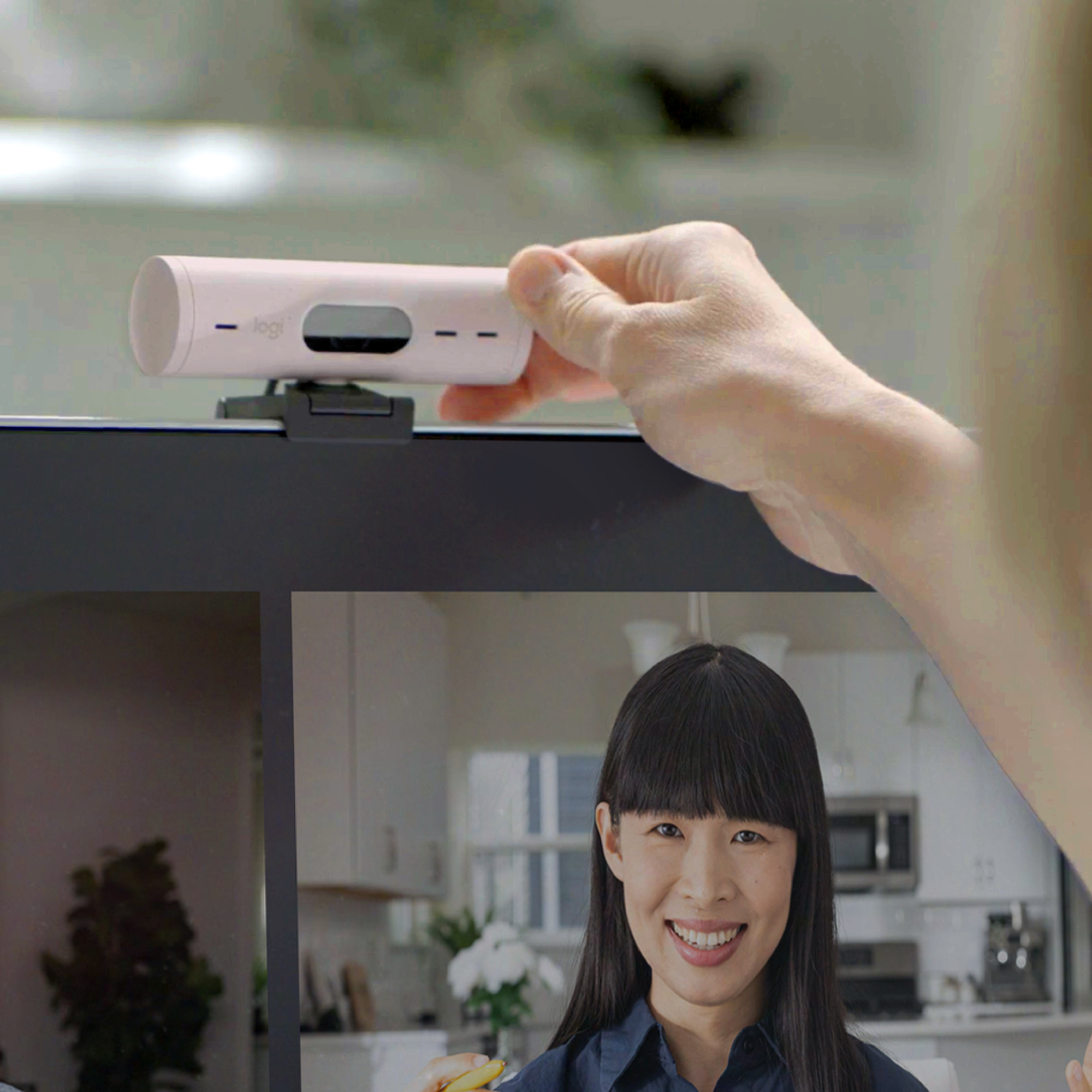 LOGITECH BRIO 500 FULL HD 1080P WEBCAM WITH LIGHT CORRECTION ROSE - Image 6