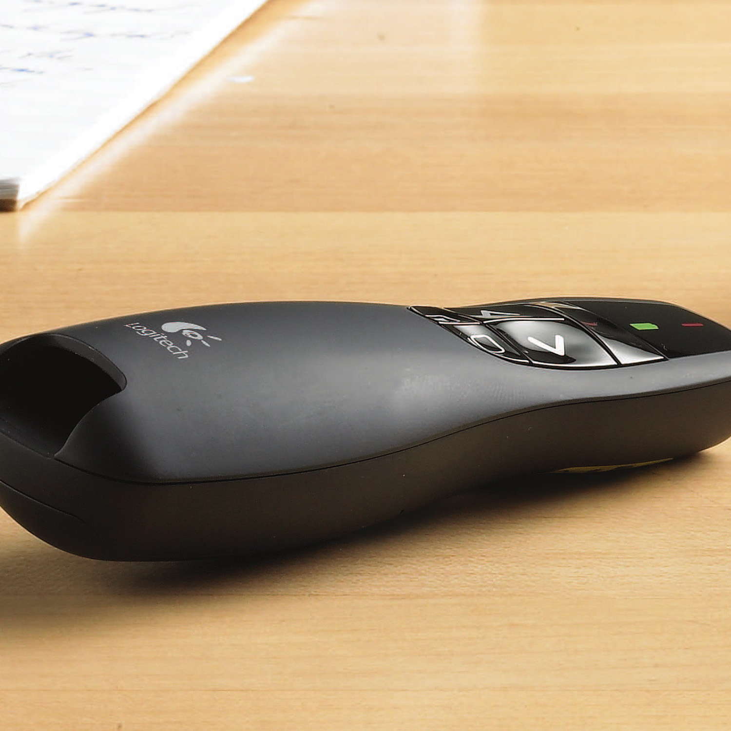 LOGITECH R400 RED LASER PRESENTATION REMOTE - Image 10